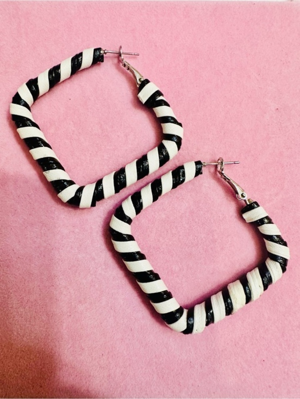 NWT Black & White Striped Geometric Hoop Earrings
